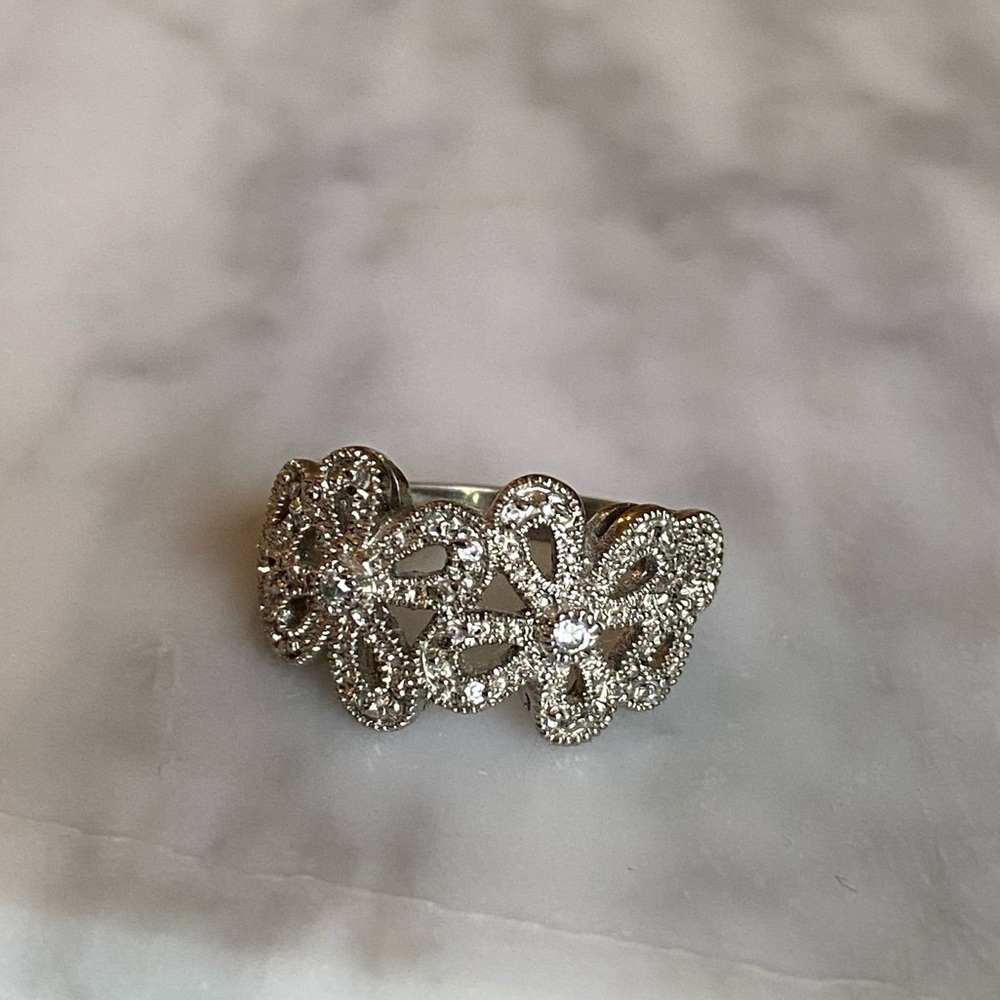 Lia Sophia “Abloom” ring Size 9